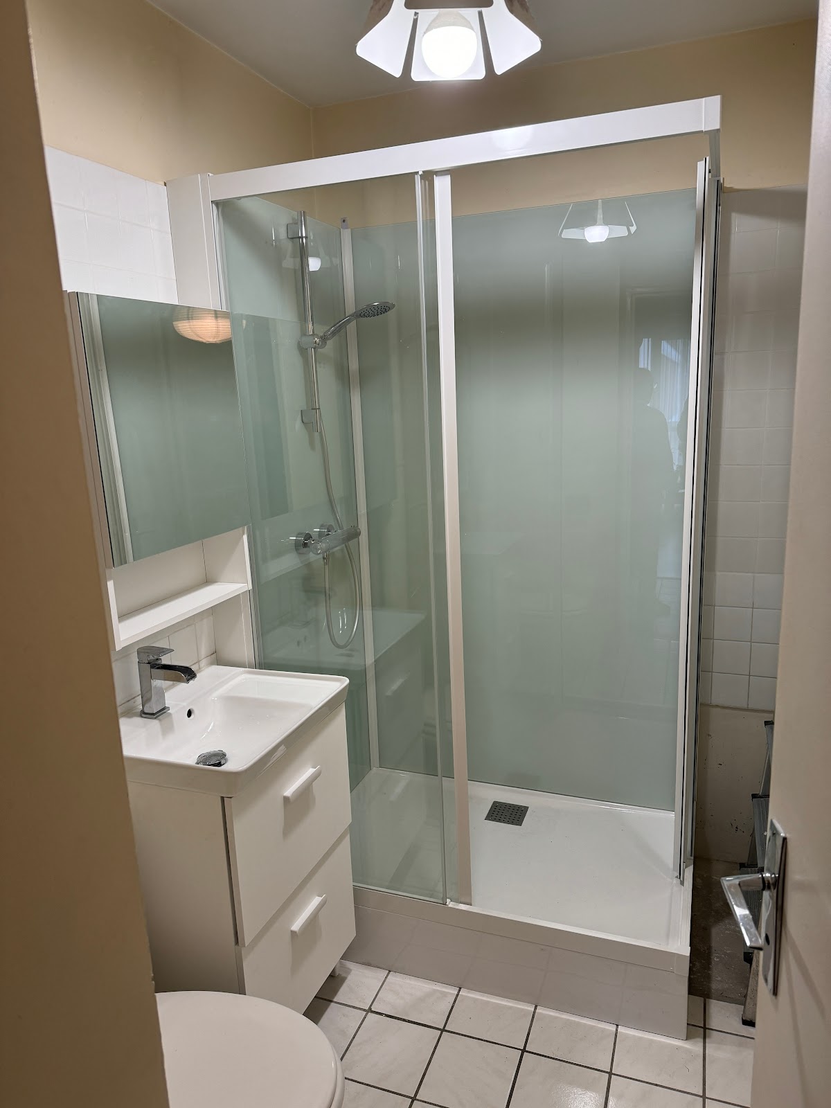 Cabine de douche installée par H2eau Amiens
